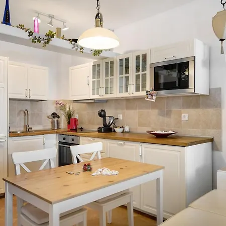 Isla And Ocean With Pool And Wifi Apartment